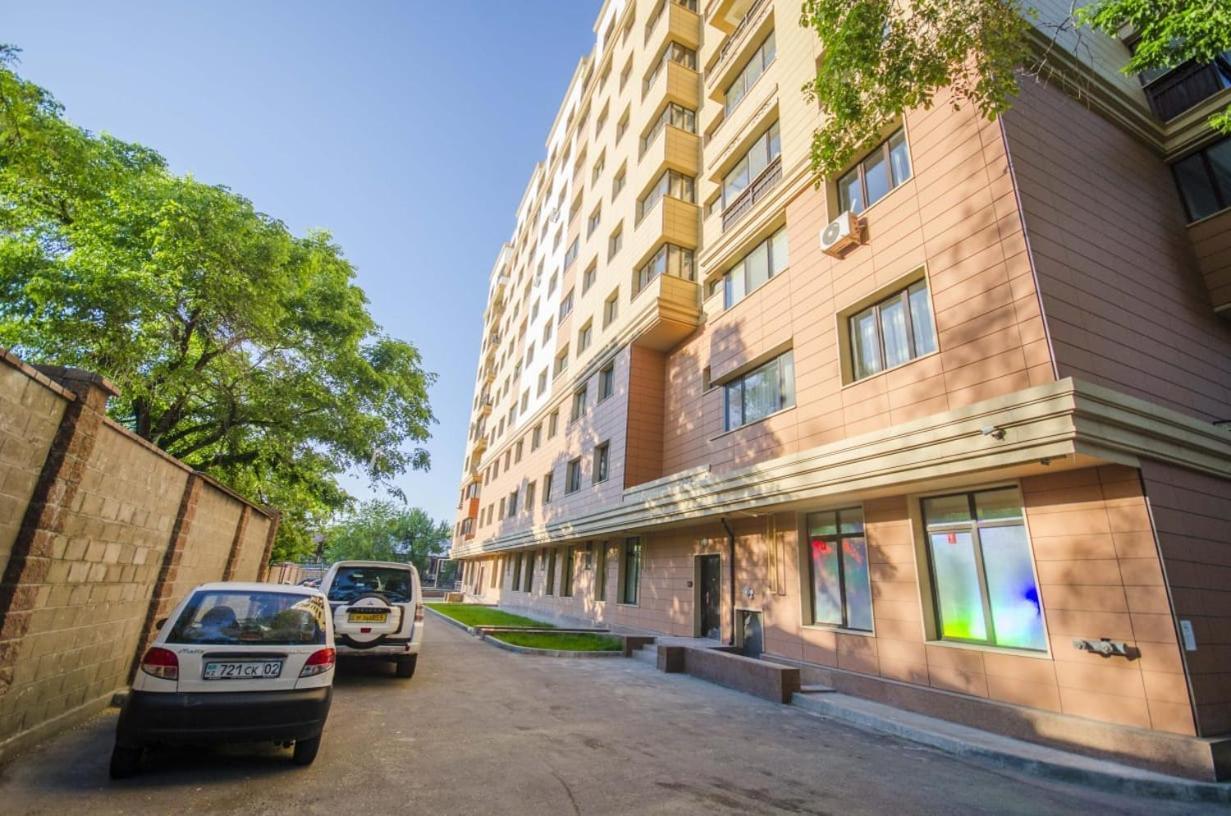 Appartments " Zhetysu-4" Almaty Bagian luar foto