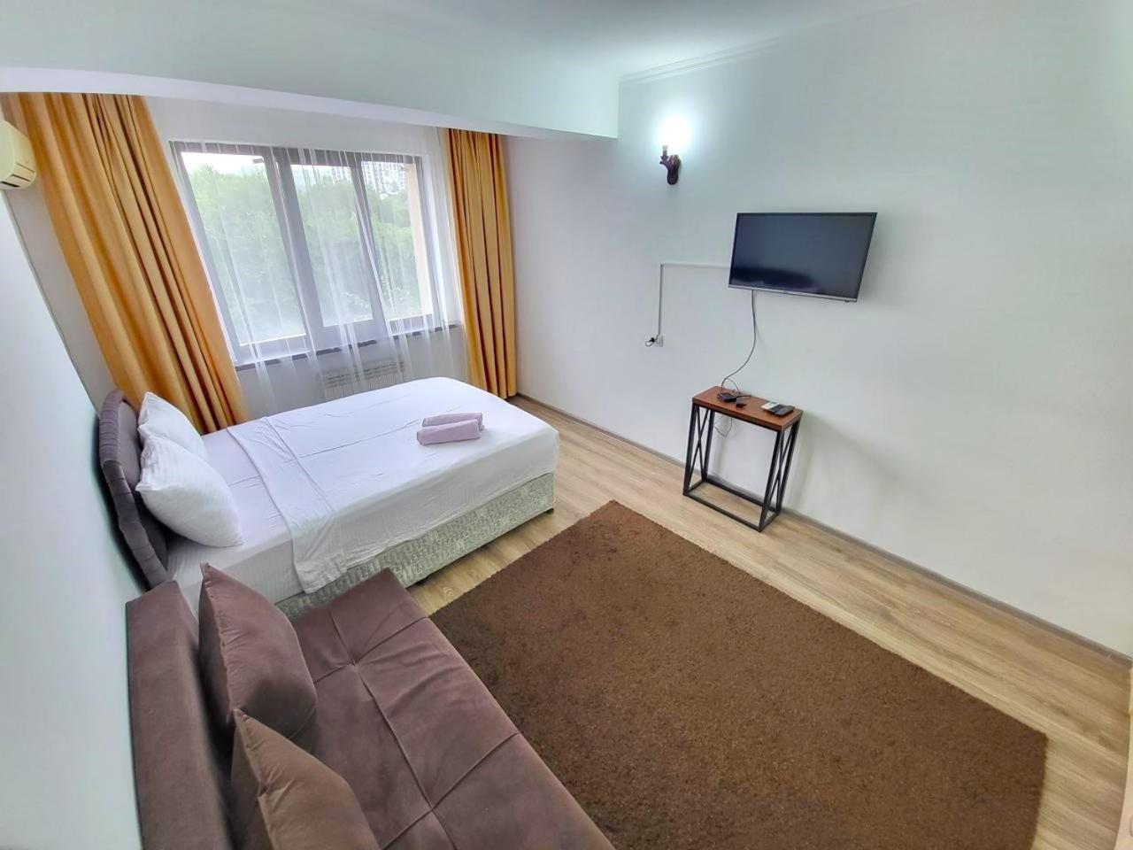Appartments " Zhetysu-4" Almaty Bagian luar foto