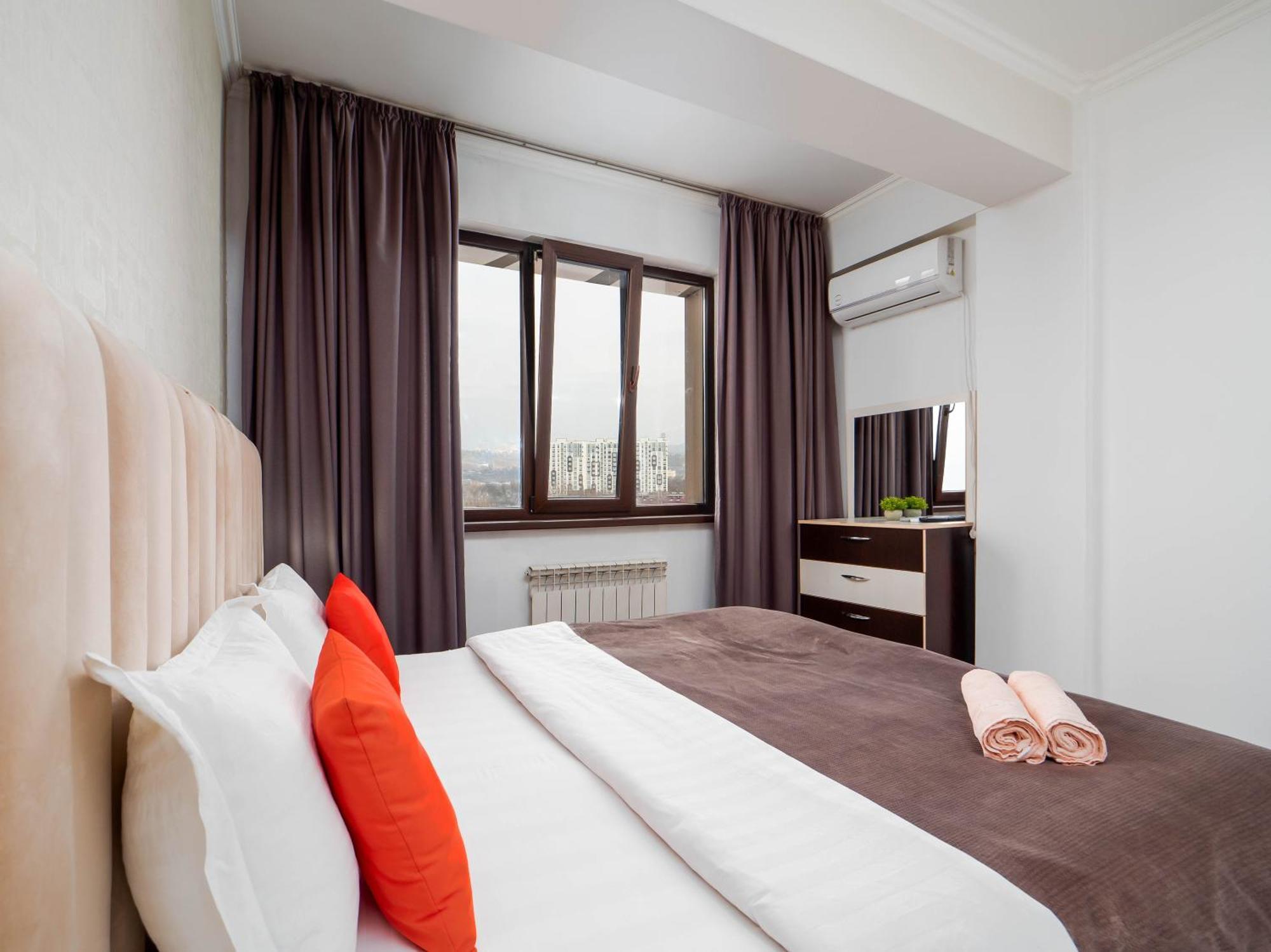 Appartments " Zhetysu-4" Almaty Bagian luar foto