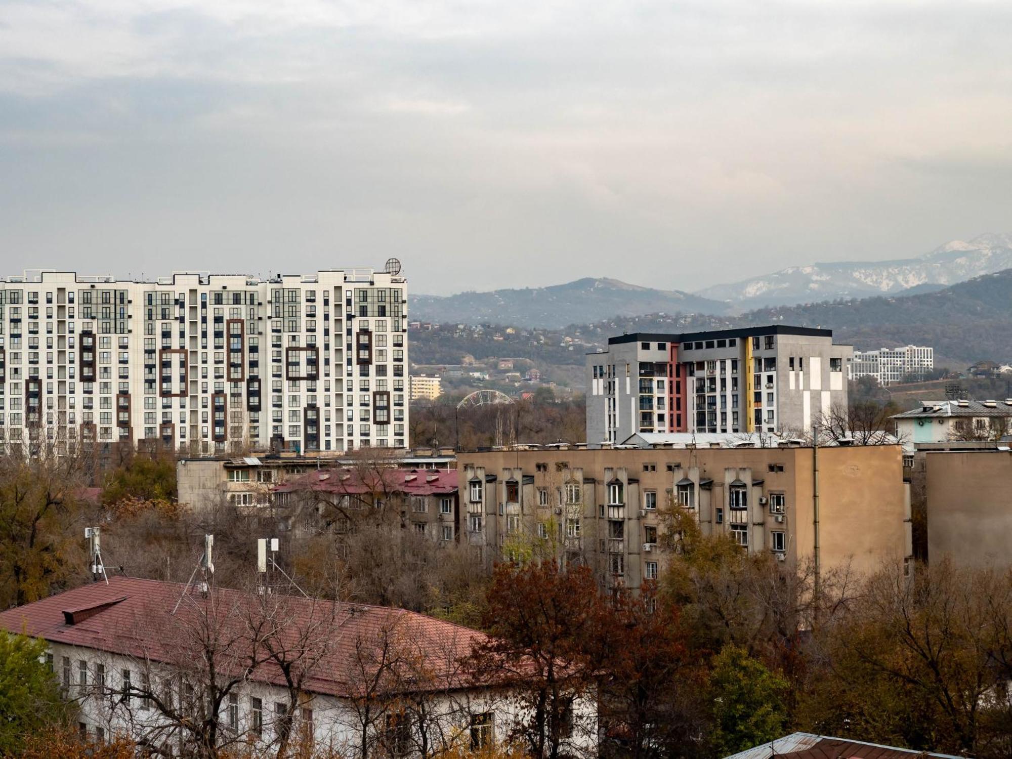 Appartments " Zhetysu-4" Almaty Bagian luar foto